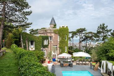 Hotel Domaine Saint Clair  Le Donjon