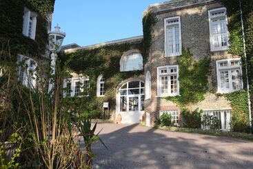 هتل Domaine Saint Clair  Le Donjon