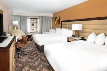 Doubletree By Hilton Hotel Lawrence