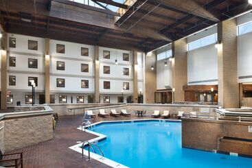 Doubletree By Hilton Hotel Lawrence