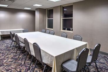 هتل Doubletree By Hilton Utica
