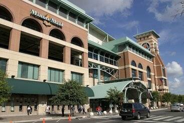 호텔 Hilton Americashouston