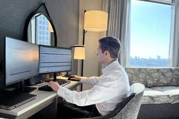 호텔 Hilton Americashouston