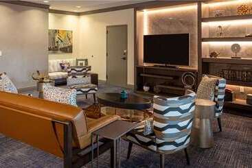 هتل Hilton Austin Airport
