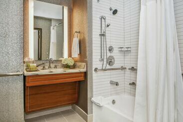 هتل Hilton Dallas/park Cities