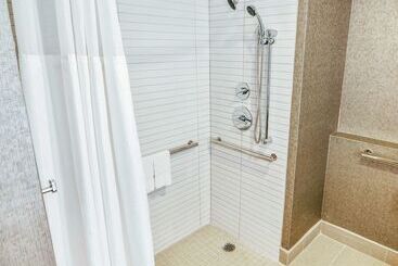 هتل Hilton Dallas/park Cities