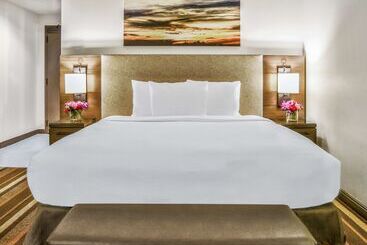 هتل Hilton Dallas/park Cities