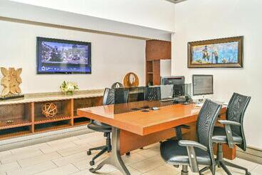 هتل Hilton Dallas/park Cities