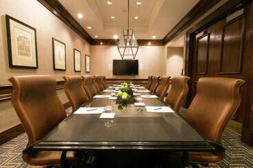 هتل Hilton Dallas/park Cities