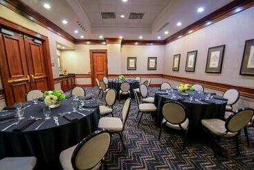 هتل Hilton Dallas/park Cities