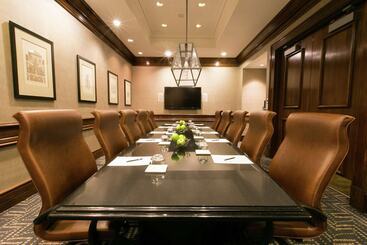 هتل Hilton Dallas/park Cities