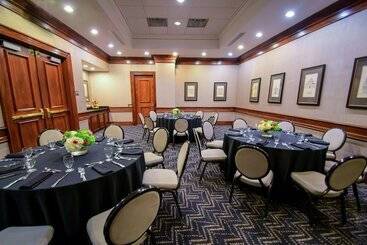 هتل Hilton Dallas/park Cities