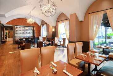 هتل Hilton Dallas/park Cities