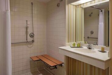 هتل Hilton Daytona Beach Oceanfront Resort