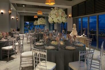 هتل Hilton Daytona Beach Oceanfront Resort