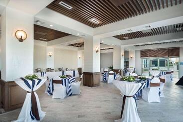 هتل Hilton Daytona Beach Oceanfront Resort