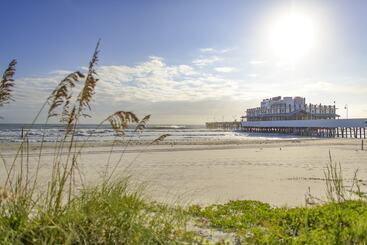 هتل Hilton Daytona Beach Oceanfront Resort