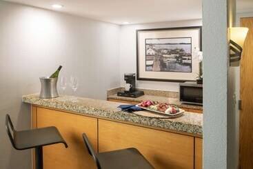هتل Hilton Daytona Beach Oceanfront Resort