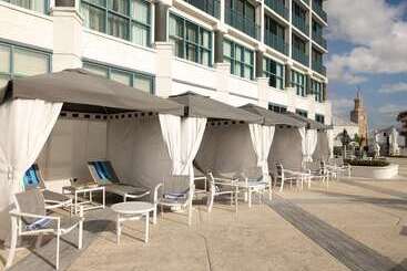 هتل Hilton Daytona Beach Oceanfront Resort