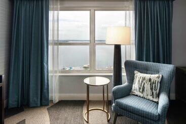 هتل Hilton Madison Monona Terrace