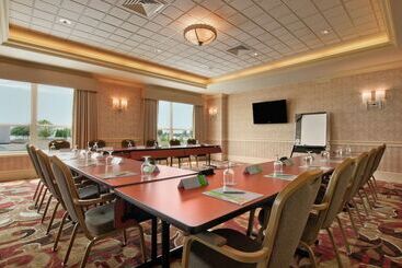 هتل Hilton Madison Monona Terrace