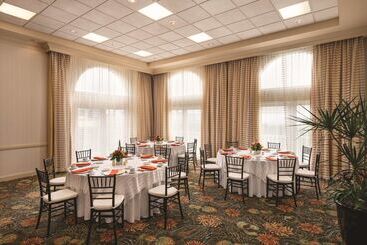 هتل Hilton Naples