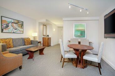هتل Hilton Naples