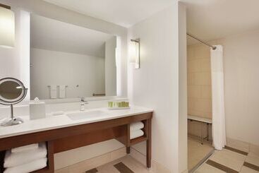 هتل Hilton Naples