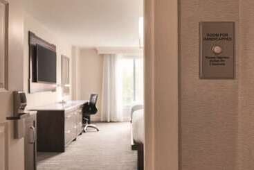 فندق Hilton Naples