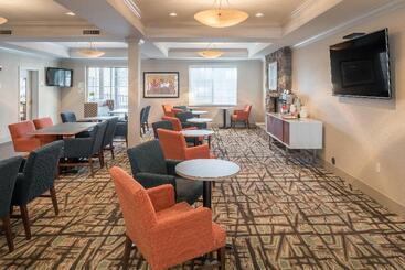 هتل Holiday Inn Express Spokane Airport, An Ihg