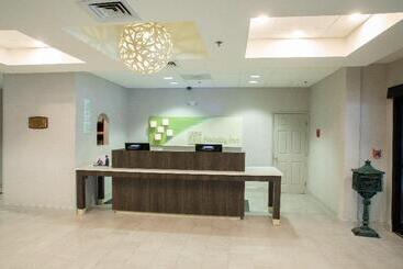 هتل Holiday Inn & Suites Raleigh Cary, An Ihg