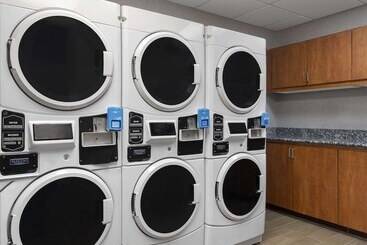 هتل Homewood Suites By Hilton Columbus/airport