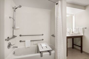 هتل Homewood Suites By Hilton Fort Myers