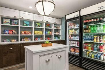 هتل Homewood Suites By Hilton Fort Myers