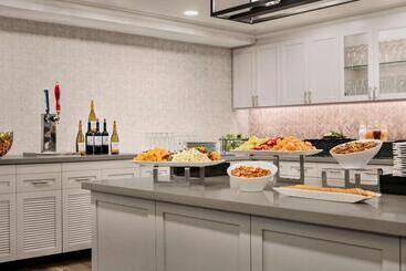 هتل Homewood Suites By Hilton Fort Myers