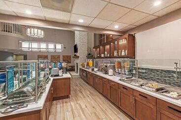 هتل Homewood Suites By Hilton Greensboro