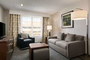 هتل Homewood Suites By Hilton Greensboro