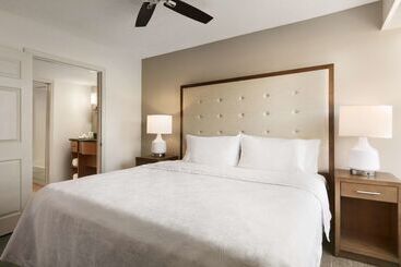 هتل Homewood Suites By Hilton Greensboro