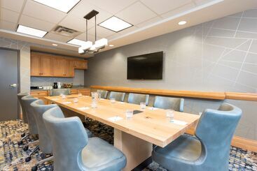 هتل Homewood Suites By Hilton Indianapolisairport/plainfield