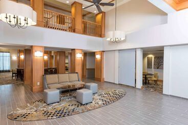 هتل Homewood Suites By Hilton Indianapolisairport/plainfield
