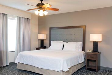 هتل Homewood Suites By Hilton Indianapolisairport/plainfield