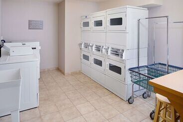 هتل Homewood Suites By Hilton Manchester/airport