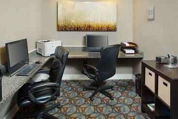 هتل Homewood Suites By Hilton Manchester/airport