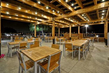 هتل Homewood Suites By Hilton Oakland Waterfront