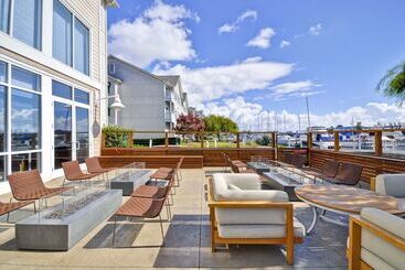 هتل Homewood Suites By Hilton Oakland Waterfront