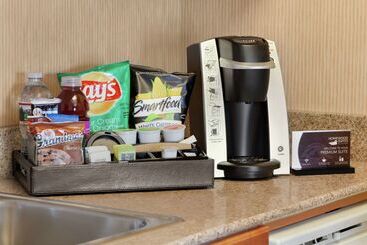 هتل Homewood Suites By Hilton Oakland Waterfront