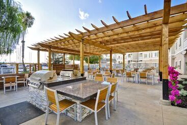 هتل Homewood Suites By Hilton Oakland Waterfront