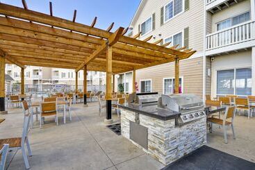 هتل Homewood Suites By Hilton Oakland Waterfront