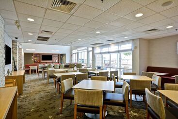 هتل Homewood Suites By Hilton Oakland Waterfront