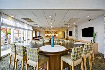 هتل Homewood Suites By Hilton Oakland Waterfront